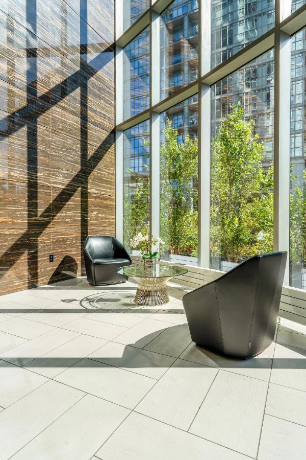 Family Oriented Downtown Toronto 2Bdrm Condo With Parking & Office Space Exterior foto