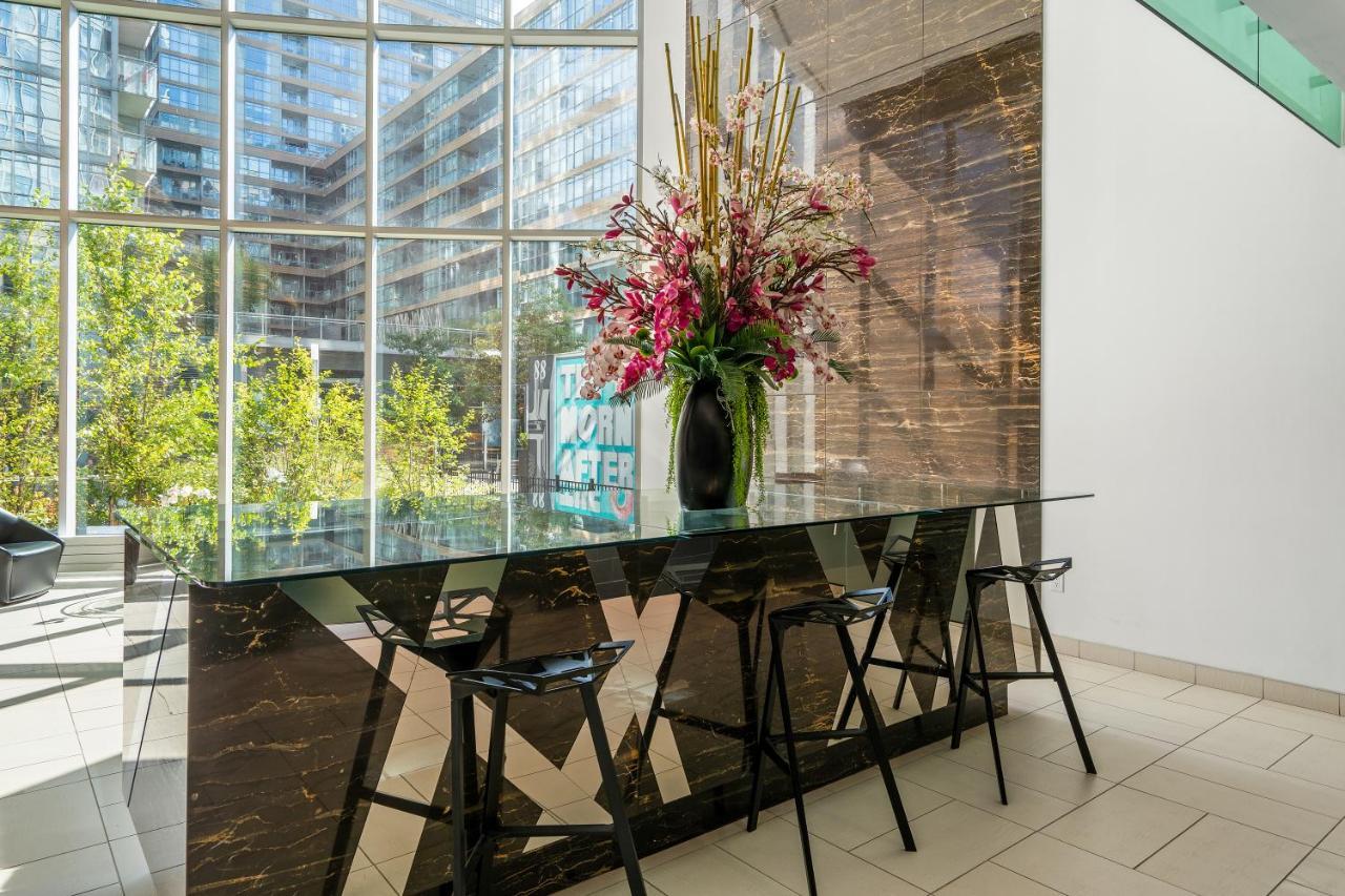 Family Oriented Downtown Toronto 2Bdrm Condo With Parking & Office Space Exterior foto